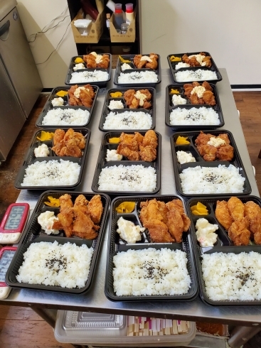 「からあげ弁当、チキン南蛮弁当」