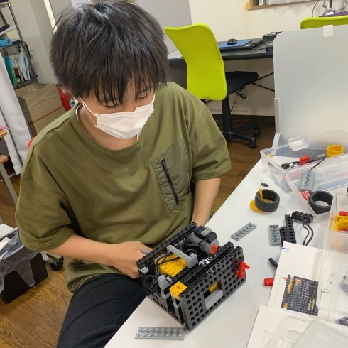 製作しているのはアドバンスコースの「九九ボックス」「ロボット教室【福島市、ロボットプログラミング教室はつながるIT教室】」