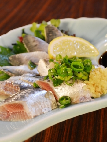 中央市場で仕入れた美味しい魚は刺身でどうぞ「磯小屋 摂津本山店」