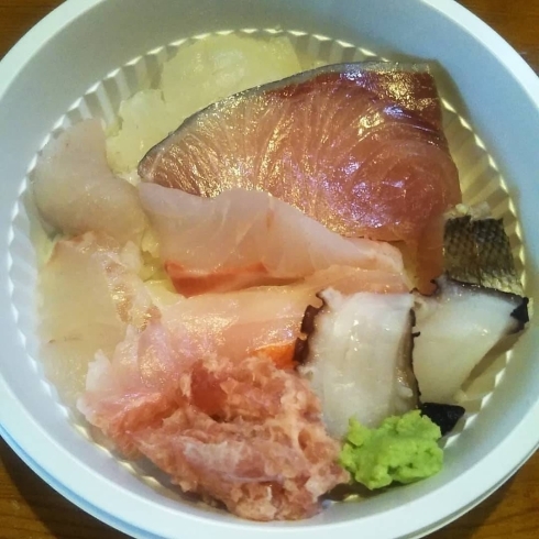 「土日限定で丼屋やります」