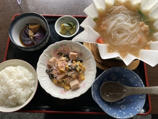 「今日を以て、当分の間日替わり定食中止となります」