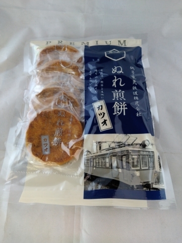 「ぬれ煎餅プレミアム（カツオ味・10枚入）931円（税込）」