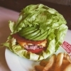 ハンバーガーのバンズの代わりにレタスラップに変更できるようになりました Mandolin Hamburger Kitchenのニュース まいぷれ 習志野市