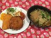 「本日の日替わりランチは　肉じゃがとミックスフライです。」