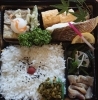 「明日の幕の内弁当は焼き魚、だし巻き玉子、胡麻豆腐の天ぷら」