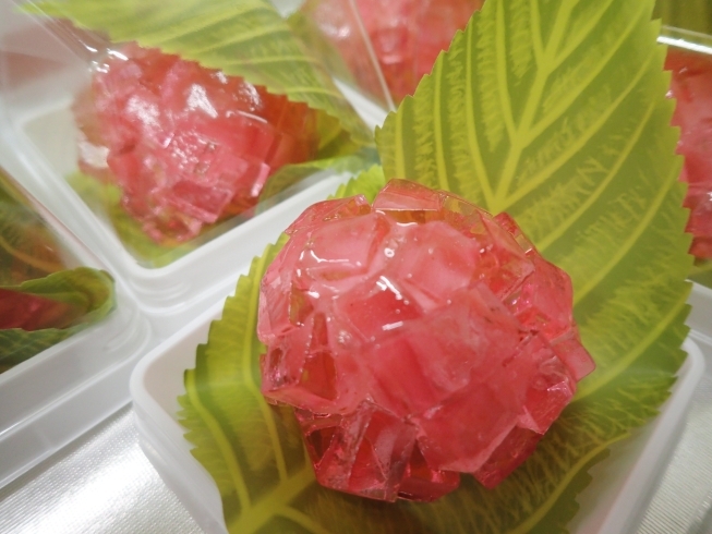 あじさいの和菓子「紫陽花　錦玉(きんぎょく)製」