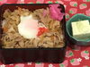 「本日の　日替わりランチは　豚しぐれ煮丼です。」