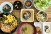 元気・健康になる 麹漬け鮭三色丼「元気・健康になる  麹漬け豚肉のオニオンソース　南区で腸活ランチが食べられる古民家カフェ」