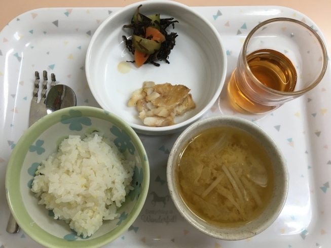 「谷史季保育園　今日の給食６月２日水曜日」