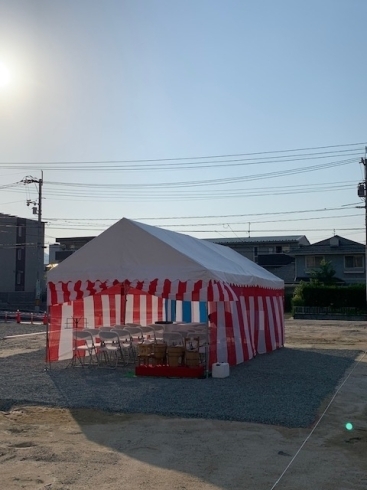 西条中央の地鎮祭「東広島市西条中央、東広島市八本松での大きいタイプの地鎮祭でした。夕日に映える姿も、雨に打たれる姿も、いいですね！レンタルほり」