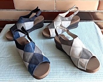 夏のおすすめサンダル「[福島駅近く、靴とバッグのフタキ]　足元涼やかに♪」
