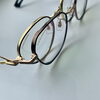 リムが太くしっかりでレンズの厚みを隠せるデザイン「シンプルデザインで人気なフレーム|出雲市姫原のメガネ21出雲店」