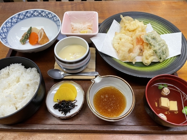 「《味の庄　伯備》今日の日替わりランチ「ゲソと野菜天ぷらの盛り合わせ」」