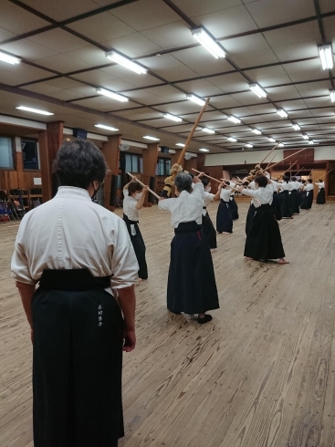 木村先生の号令で。夜の部は、ベテラン館員多数。「修武館のお稽古風景☆第３回は、「天道流」です☆彡」