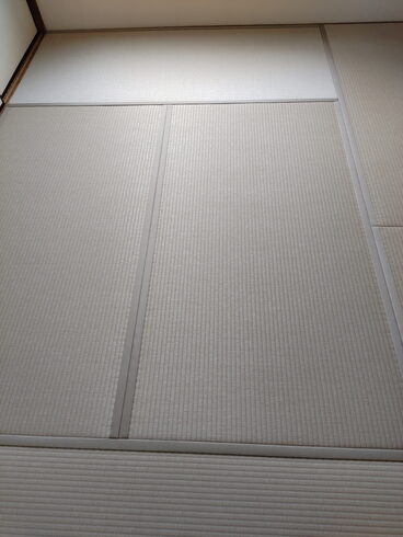 ダイケン和紙製畳表を使用した新畳の施工「梅雨の晴れ間に畳替え!ついでに襖の張り替えもしたい!お任せ下さい。腕の良い職人さんご紹介出来ます!」