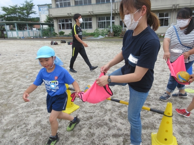 上手にボールを運ぶぞ！「親子サッカー教室を行いました♪」