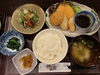 本日のミックスフライ定食　税込500円「ランチ営業やってます❗️【完全個室の原価酒場　神の斬新】」