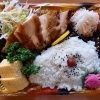 「明日の日替り弁当は鶏の照り焼き」