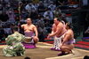 「明日は琴ノ若関との取り組みです！白鵬関の太刀持ちをさせていただいております！是非ご覧ください✨」