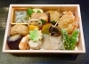 「折り詰めのお弁当やっております」