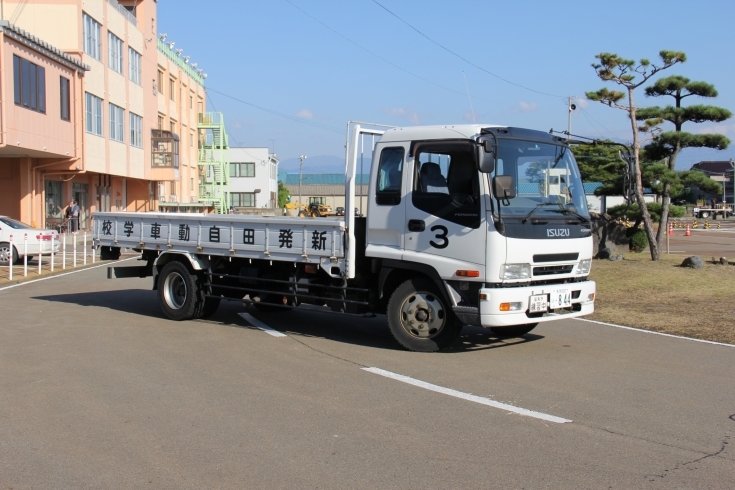 中型自動車「お得に！　大型特殊・中型自動車・けん引免許」