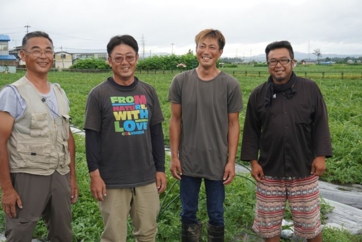 今年もご紹介しておきます こちらが 秋田県横手市で すいか を作っている武藤農園の皆さんです 佐々豊青果のニュース まいぷれ 花巻 北上 一関 奥州