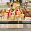 今日のショーケース1「カヌレはバニラ、ラム、抹茶………3種類ございます☺️」
