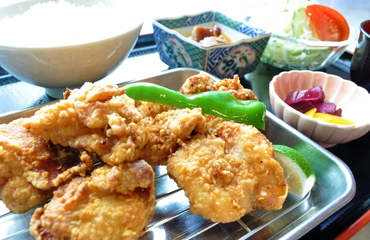 鶏唐揚げ定食 / 居酒屋・レストラン　たつ美