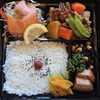 「明日の日替り弁当はチキンカツ」
