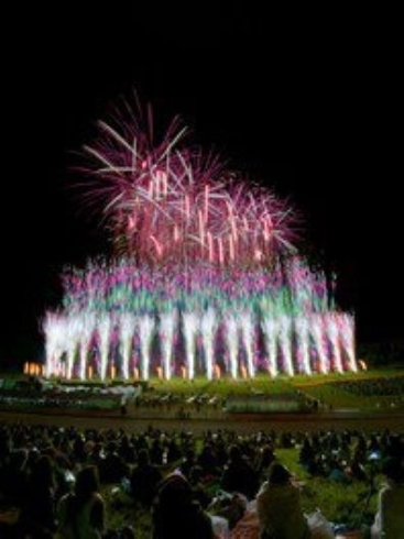 想像以上に盛り上がる花火大会です。「我が街川口市の花火大会。今年は10月18日(土)です。楽しみですね!」