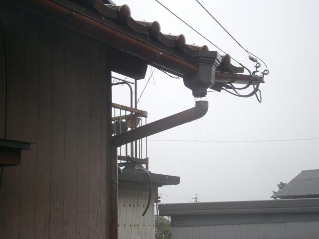 継ぎ手部分が外れています「池田町内で、雨どいの修繕を行いました。」