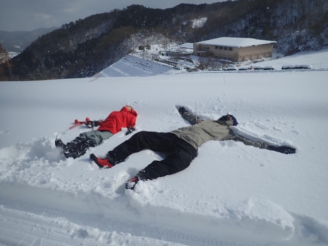フカフカの雪にダ～イブ「クリエイティブそと遊び・冬」