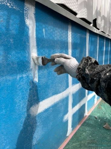 外壁塗装　基礎塗装　刷り込み「作新建装　今週の施工」