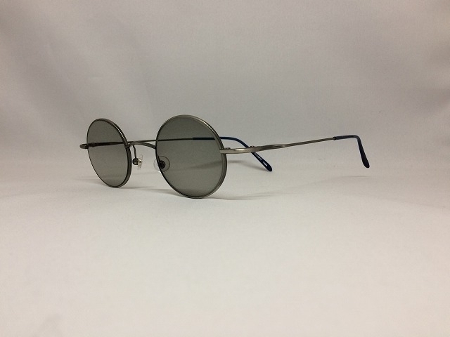 スチールグレーの小さい丸メガネ サングラスにも変身するよ メガネショップ コロリトゥーラのニュース まいぷれ 広島市南区 スチールグレーの小さい丸メガネ サングラスにも変身するよ メガネショップ コロリトゥーラのニュース まいぷれ 広島市南区