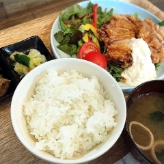 「食べ飲み処すみっこ」チキン南蛮定食