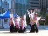 ❸鳴子を高々と掲げ、フィニッシュ！（許可を得て掲載「YOSAKOIソーラン祭りのチーム「舞天使」にインタビューしてきました！」