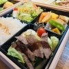 特製弁当で仕出しのご予約承ります「入学・進学祝いと会社行事に｜箱御膳懐石＆和牛弁当配達（法事・家族葬にも対応）」