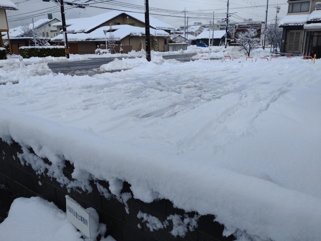 隣の駐車場も圧雪完了「駐車場除雪完了」