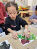 色の変化を楽しんでいるようです😀💖「幼児さんの1日💖【札幌市北区篠路　児童発達支援　放課後等デイサービス】」