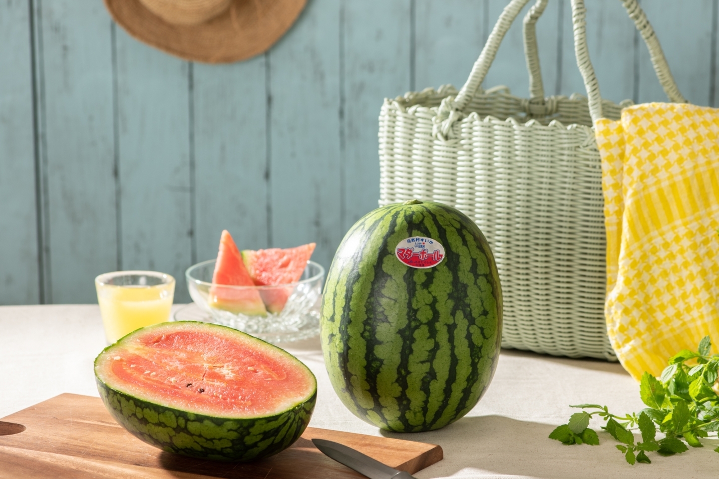 ラグビーボール型小玉スイカ マダーボール 2玉 ふるさと納税で日本を元気に 雨竜町 まいぷれ 滝川 ラグビーボール型小玉スイカ マダーボール 2玉 ふるさと納税で日本を元気に 雨竜町 まいぷれ 滝川