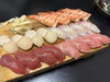 「😋青戸『梅ぞの鮨』さん♪青砥駅より徒歩1分！人気の駅近町寿司★豪華刺身の盛り合わせはネタが大きくて新鮮🌟お寿司のにぎり・巻物も絶品！お酒のつまみや一品料理も多く、みずみずしい玉子焼き、焼き魚、くじら刺しなど驚きの美味しさ😋【編集部M】」