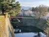 本丸天守閣へ続く廊下橋「早朝の鶴ヶ城と桜　石垣から眺める春の天守閣」