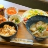 長野市権堂町の【tsumugi cafe&bar】さんでお子さんと一緒にリラックス！【すや亀味噌の豚汁ランチ】