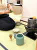 水指の上の梶の葉を取って両手での扱い方も習いました「【銀座　裏千家教室　中央区　茶道教室】　夏だけの素敵なお点前《葉蓋（はぶた）》のお稽古でした～」