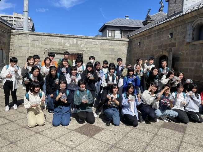 毎年の学校さんです「小樽の最近は海外のお客様と修学旅行生で少しにぎわっております！！」
