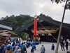 神楽殿の前で、吉兆さんと番内さん「初詣☆出雲大社☆吉兆さんと番内さん」