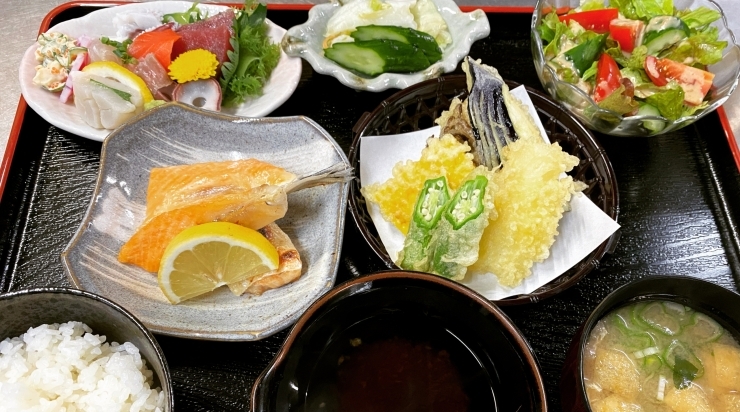 「ランチ⭐︎刺身天ぷら焼き魚定食【鴻巣市寿司屋　寿し屋のいしい】」