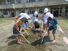 水着で砂遊び♬深く穴を掘るぞ！！「砂場で水遊び＆野菜の収穫を楽しみました☆」