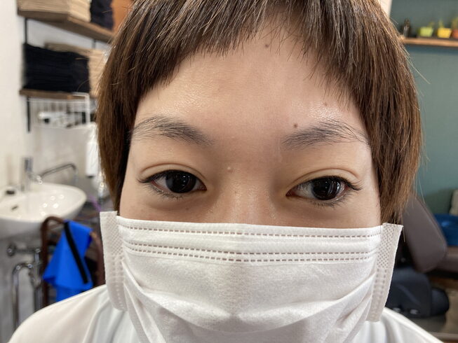 正面before「ロクエムの眉カット」