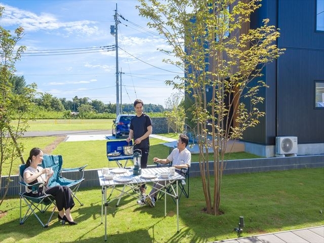 外でランチやバーベキューができるなんて最高ですね！「お庭でBBQ！ お家時間も豊かに過ごせる広～い土地が常磐の杜にあります。」